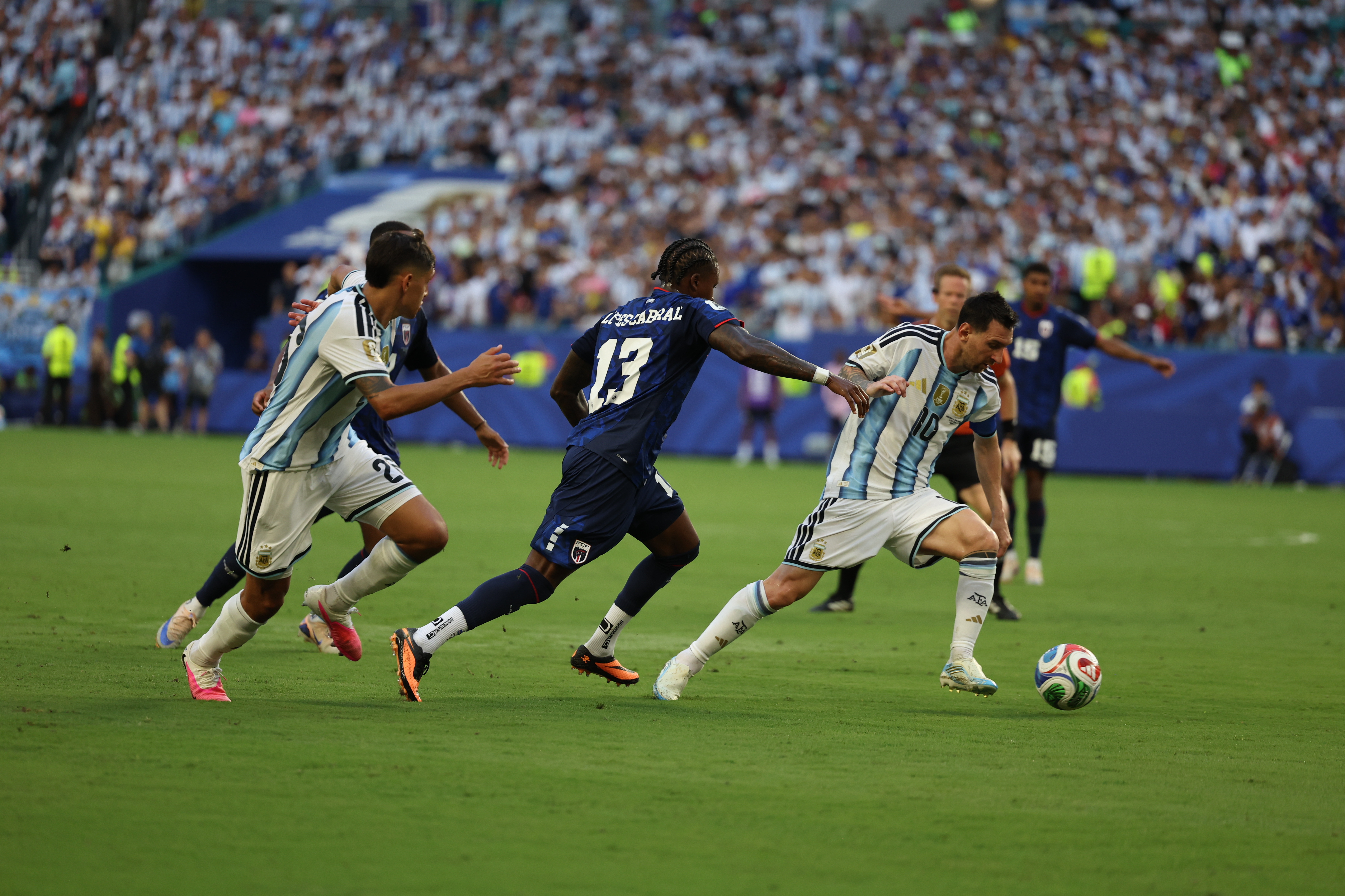 Miracle in Miami: Argentina struggles past a valiant Cape Verde. | Milagro en Miami: Argentina sufre de más ante una valiente Cabo Verde.